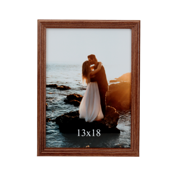 Brązowa ramka drewniana na zdjęcie 13x18 cm o cienkim profilu ramy - PhotoDECOR