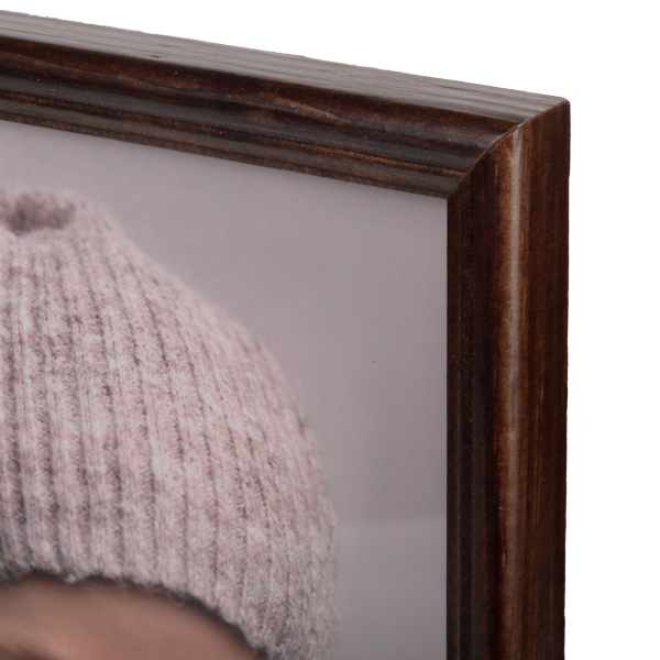 Brązowa ramka drewniana na zdjęcie 13x18 cm o cienkim profilu ramy - PhotoDECOR