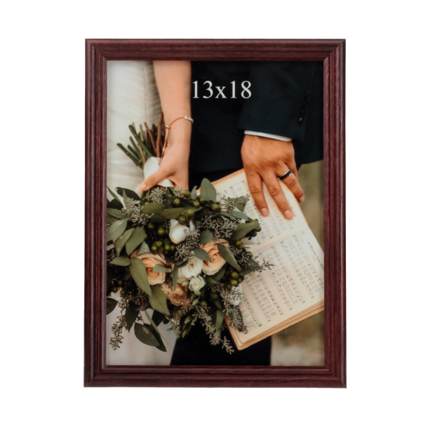 Brązowa ramka drewniana na zdjęcie 13x18 cm o cienkim profilu ramy - PhotoDECOR