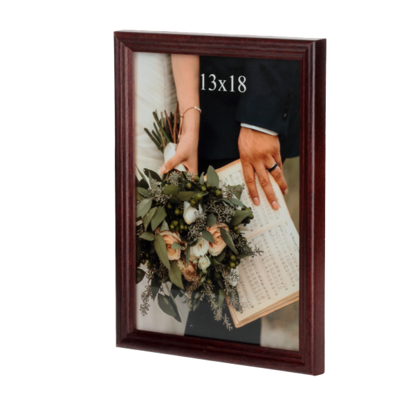 Brązowa ramka drewniana na zdjęcie 13x18 cm o cienkim profilu ramy - PhotoDECOR