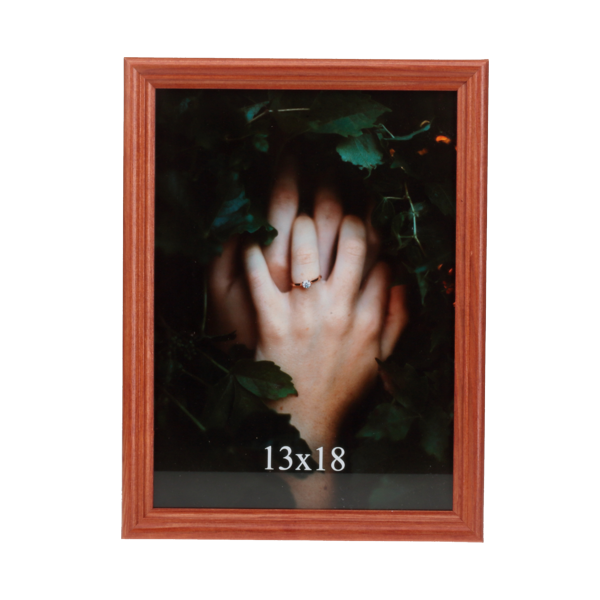 Brązowa ramka drewniana na zdjęcie 13x18 cm o cienkim profilu ramy - PhotoDECOR