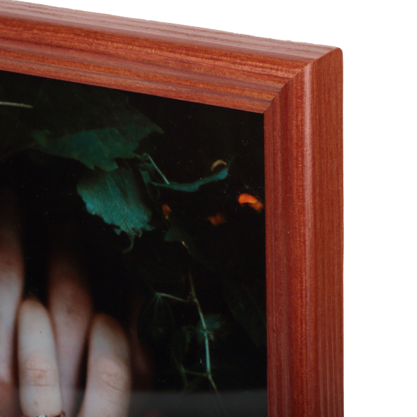 Brązowa ramka drewniana na zdjęcie 13x18 cm o cienkim profilu ramy - PhotoDECOR