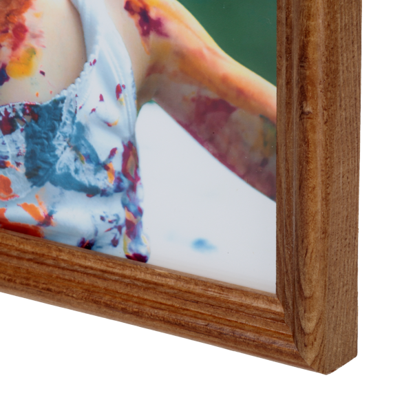 Brązowa ramka drewniana na zdjęcie 13x18 cm o cienkim profilu ramy - PhotoDECOR