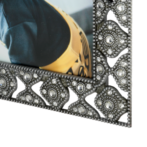 Ramka metalowa odlewana ażurowa zdobiona kryształkami