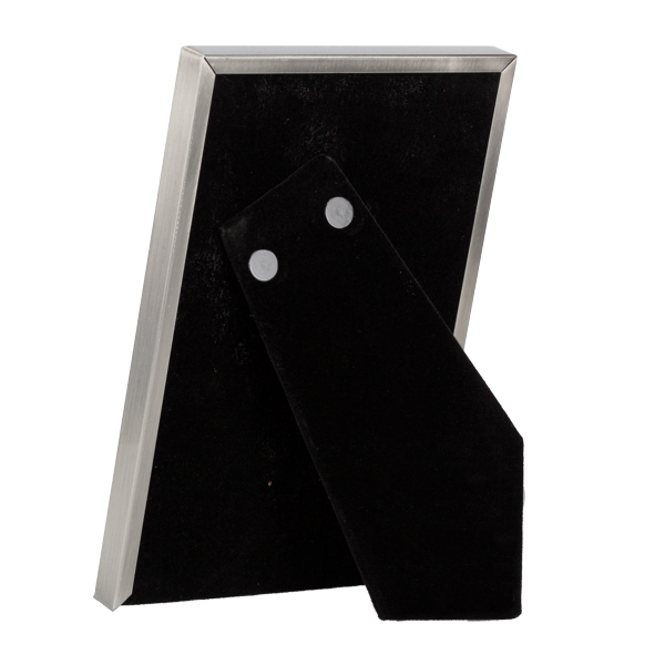 Srebrna, metalowa ramka 10x15 z symetrycznym wzorem