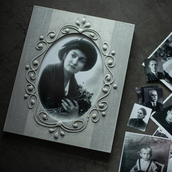 Szara ramka ręcznie zdobiona 13x18 cm - PhotoDECOR