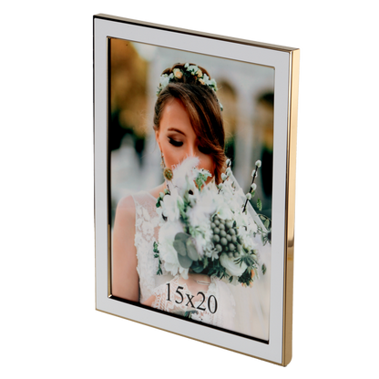 Biała ramka metalowa ze złotym paskiem na zdjęcie 15x20 cm