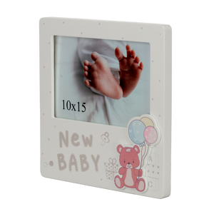 Biała ramka dziecięca 10x15 cm z napisem "New BABY" - PhotoDECOR